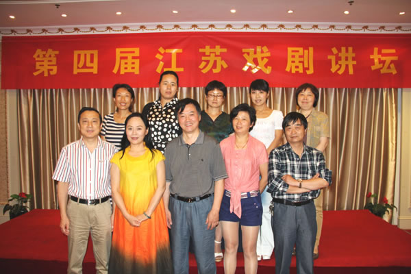 我市作者与吕效平老师合影